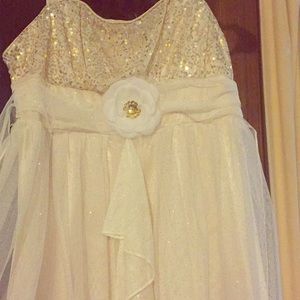 I’m selling this dress for 50 because it’s nice